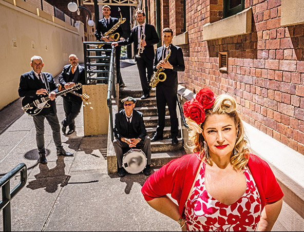 Dezzie D and the Stingrayz - Brisbane Cover Bands - Musicians - Entertainers